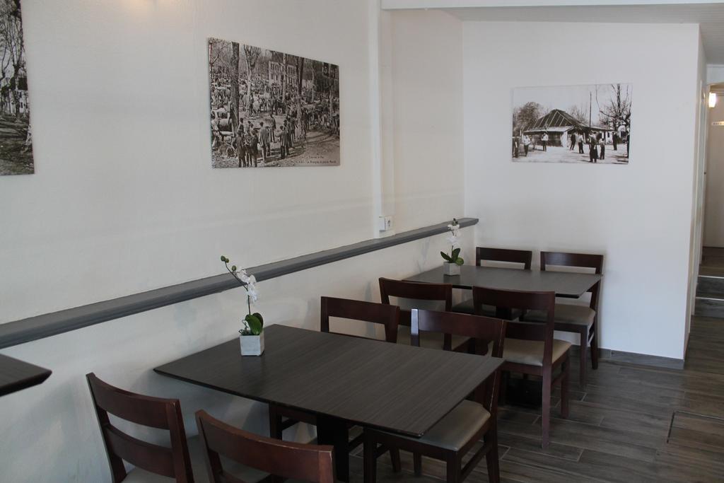 Hotel La Hourquie Cafe Morlaas Zewnętrze zdjęcie