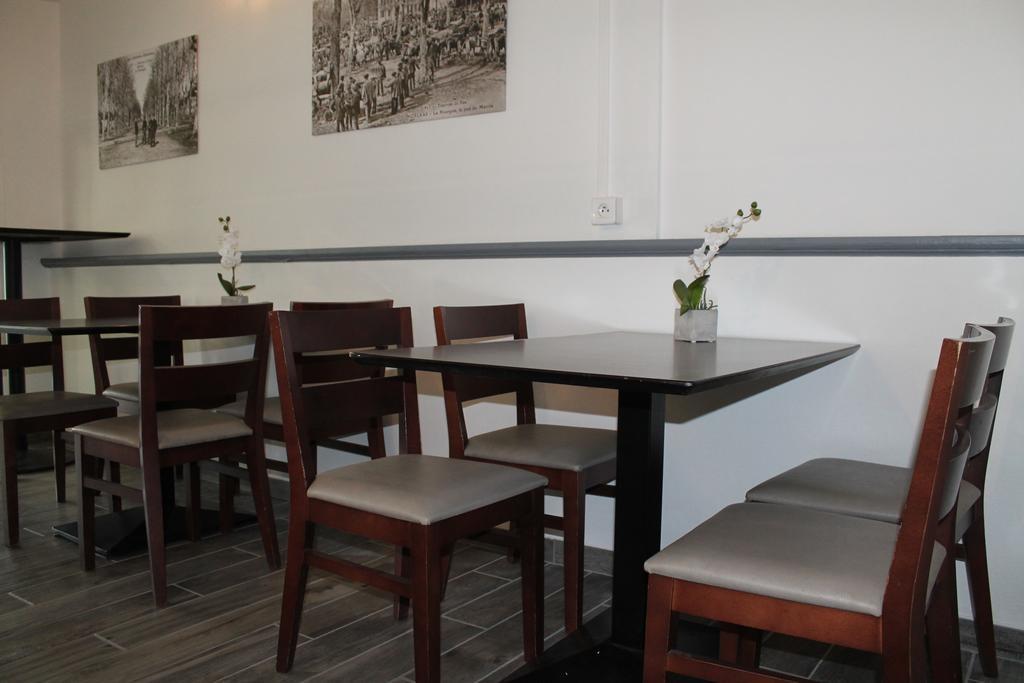 Hotel La Hourquie Cafe Morlaas Zewnętrze zdjęcie