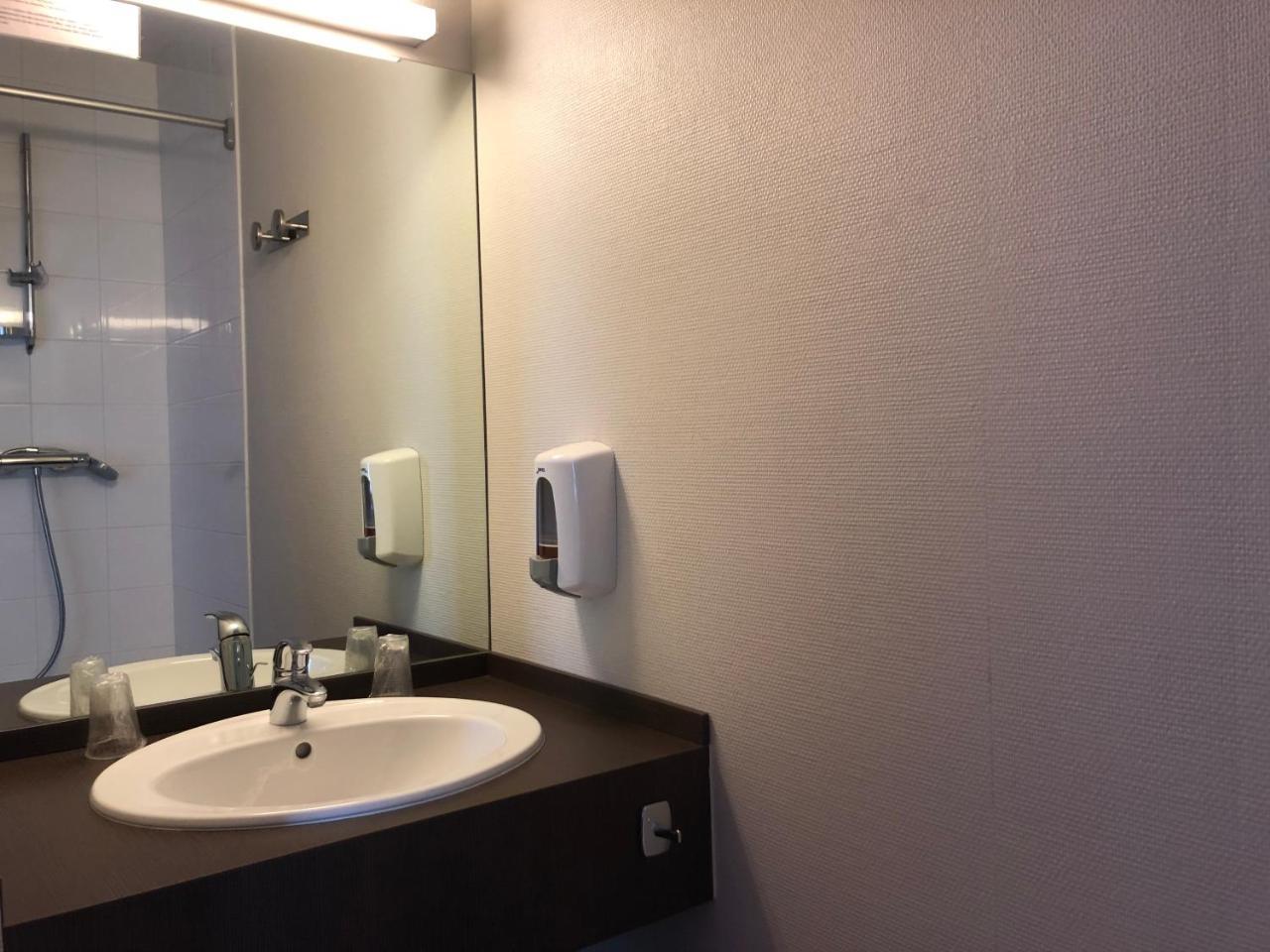 Hotel La Hourquie Cafe Morlaas Zewnętrze zdjęcie