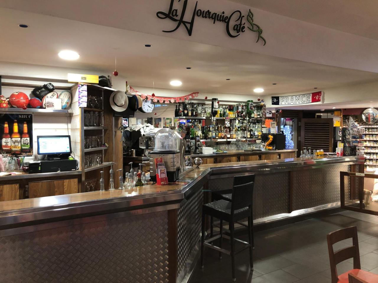 Hotel La Hourquie Cafe Morlaas Zewnętrze zdjęcie